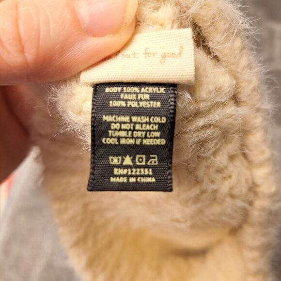 Altar'd State Cable Knit Beanie Cap WOMENS SIZE OS cream chunky faux fur hat - Picture 5 of 6